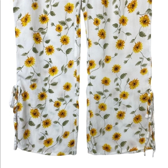 Wild Honey Sunflower Print Capri Pants - Picture 3 of 11